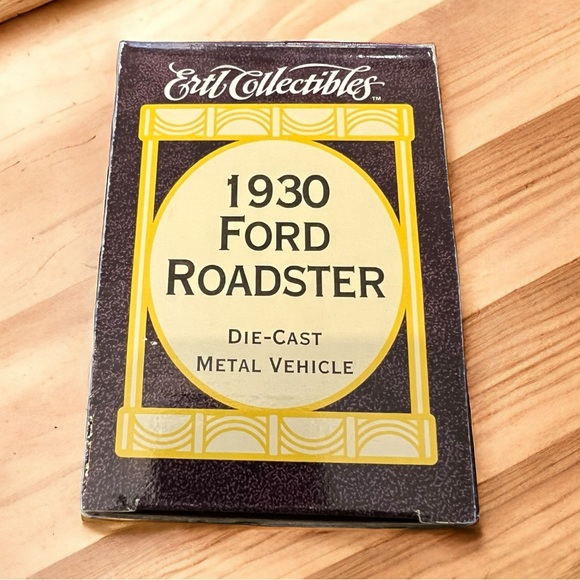*NWT* ERTL Collectibles 1930 Ford Roadster Fleet Farm Die-Cast Metal Vehicle - Picture 5 of 7